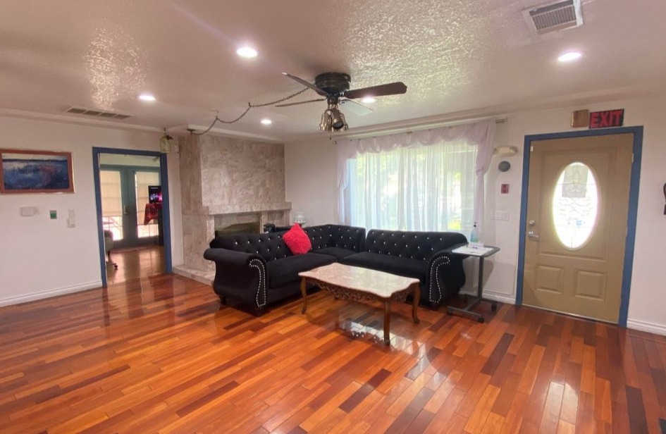 Anaheim 6-Bed RCFE — living