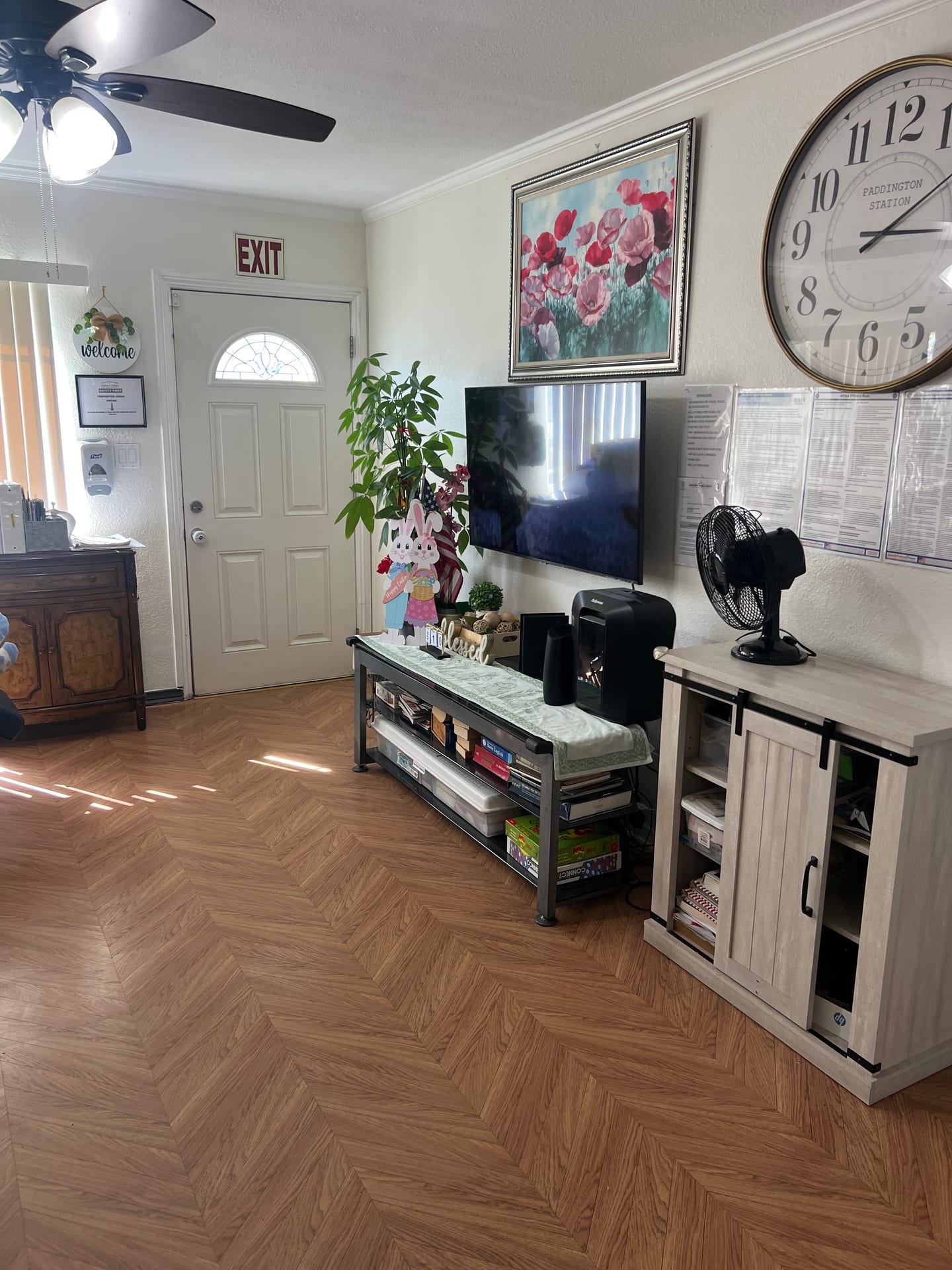 Gardena 6-Bed RCFE — living