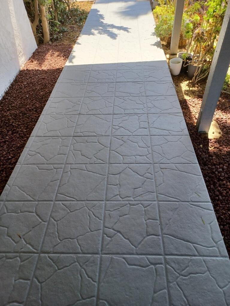Riverside 6-Bed RCFE Property — walkway