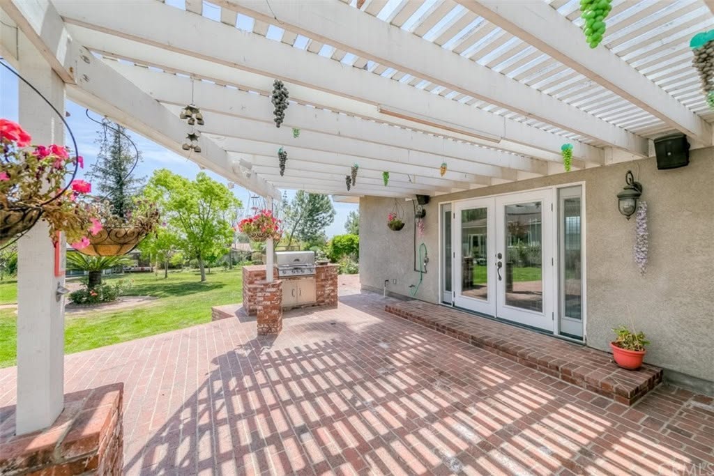 San Bernardino 6-Bed RCFE (Estate Lot) — patio