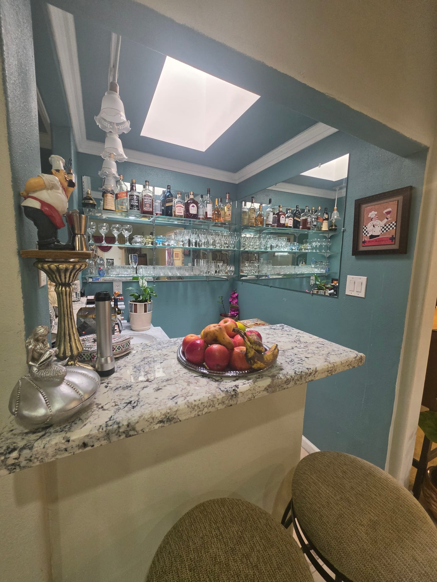 Vacant Care-Ready Property for Lease in Woodland Hills, CA — wet bar