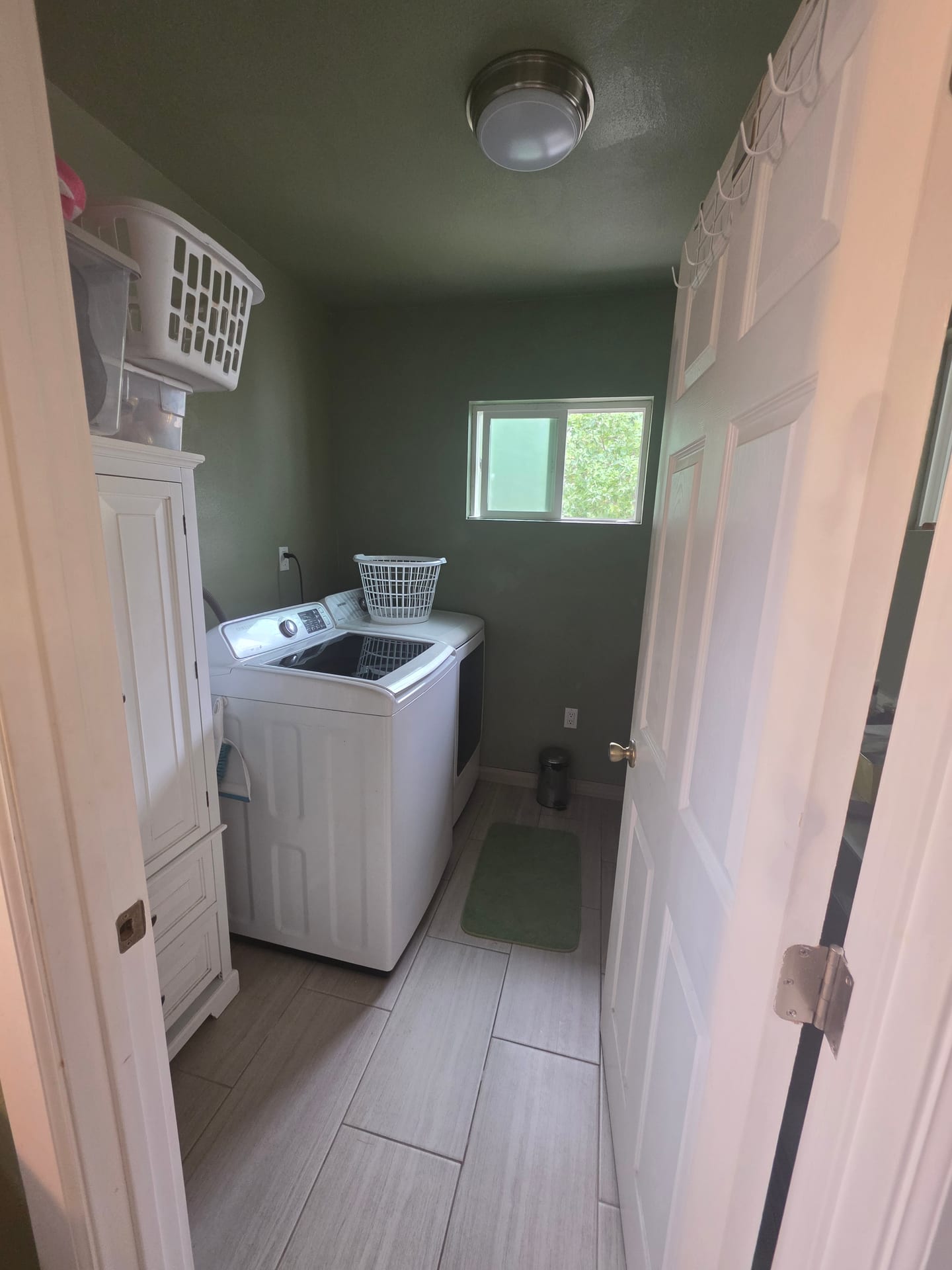 Vacant Care-Ready Property for Lease in Woodland Hills, CA — laundry